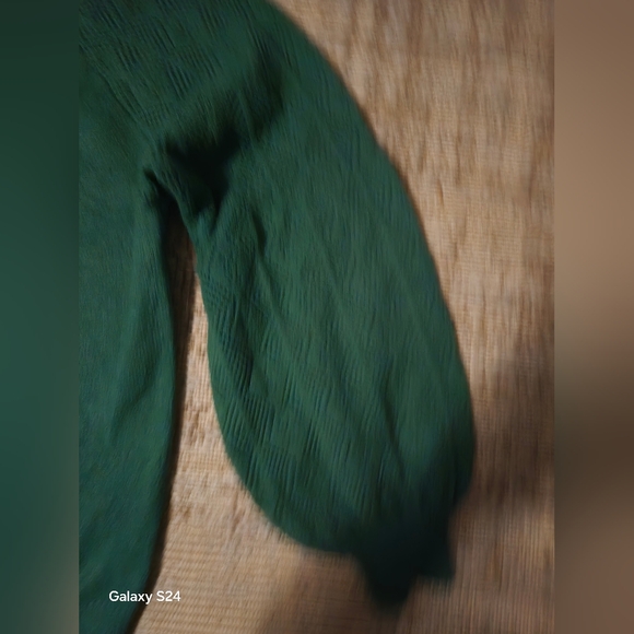 Green V-Neck Sweater Womens M MESSIC NEW - Picture 2 of 4